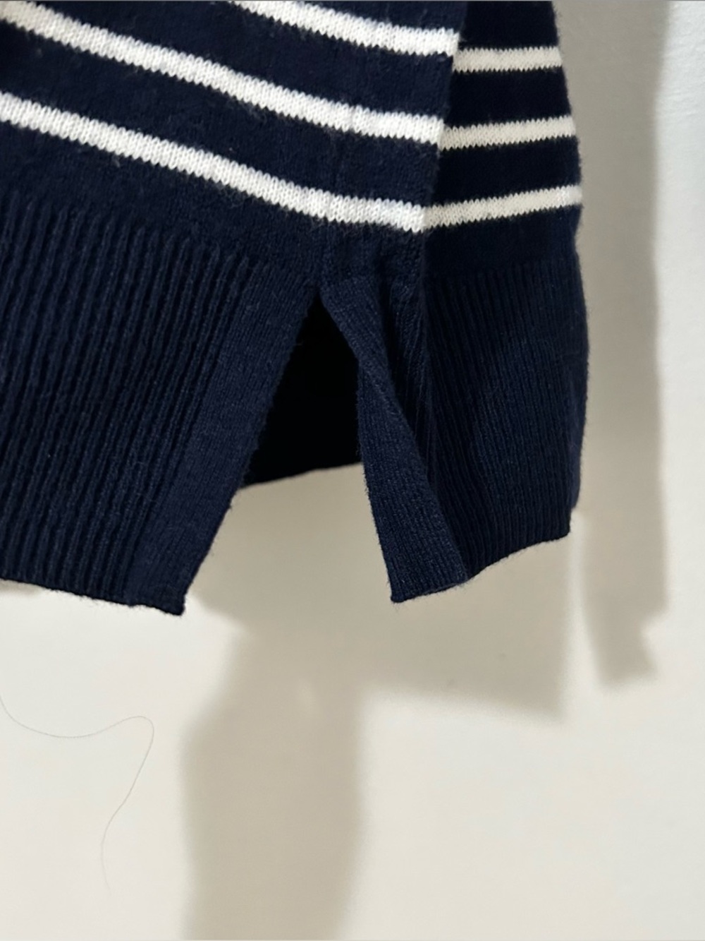 GAP Navy Blue White Striped Boatneck Knit Sweater Pullover Sz S Side Slit Preppy - Picture 5 of 6
